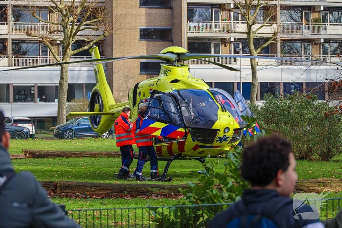 Traumahelikopter landt bij Koningin Emmaschool