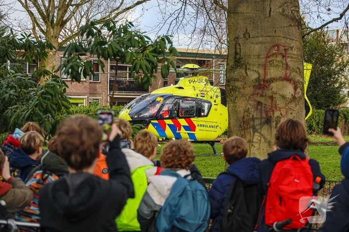 Traumahelikopter landt bij Koningin Emmaschool