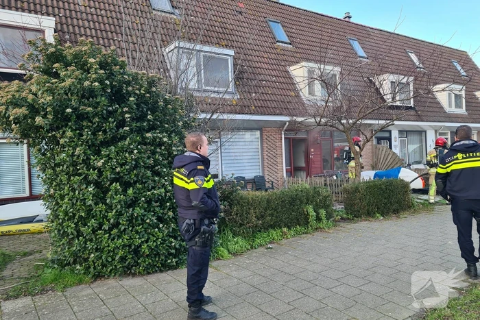 Flinke rookontwikkeling bij fauteuil in brand