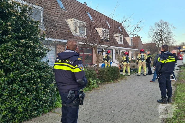 Flinke rookontwikkeling bij fauteuil in brand
