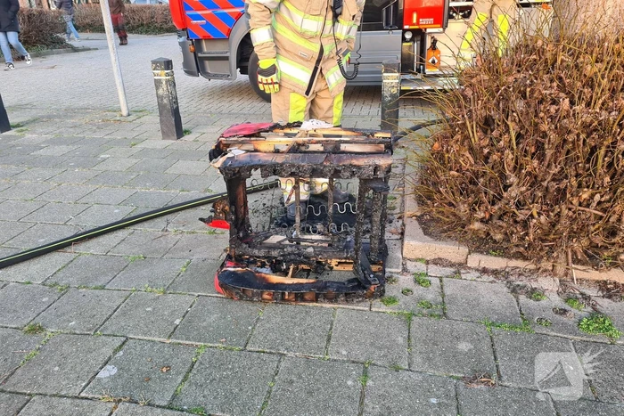 Flinke rookontwikkeling bij fauteuil in brand