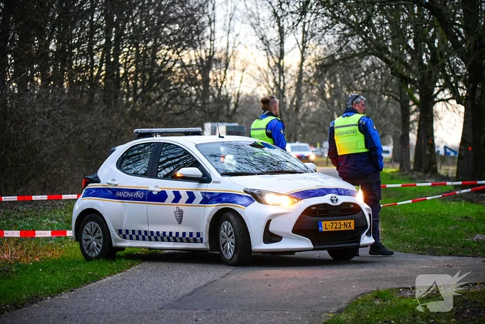 Groot onderzoek naar aantreffen overleden persoon in bos