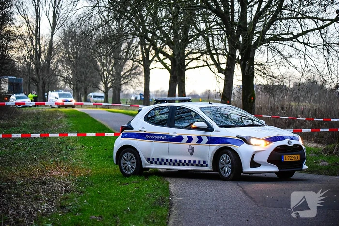Groot onderzoek naar aantreffen overleden persoon in bos