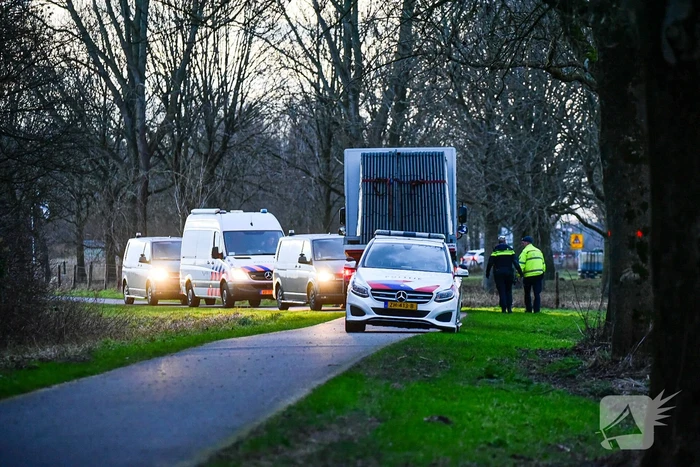 Groot onderzoek naar aantreffen overleden persoon in bos