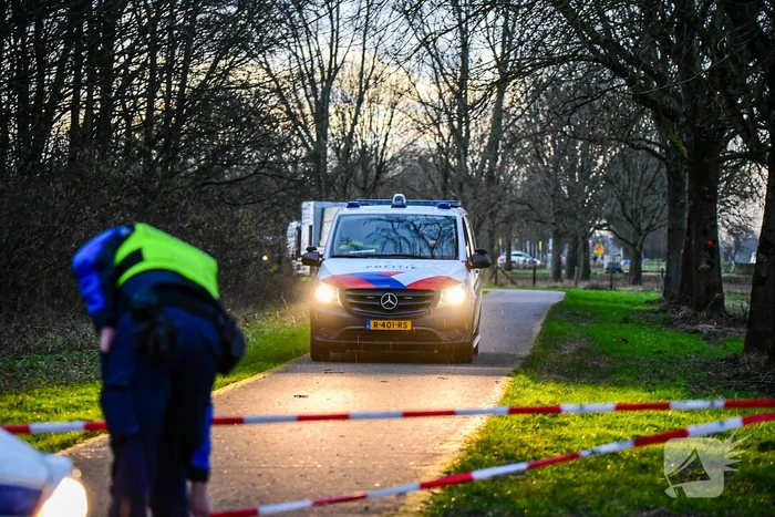 Groot onderzoek naar aantreffen overleden persoon in bos