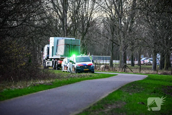 Groot onderzoek naar aantreffen overleden persoon in bos