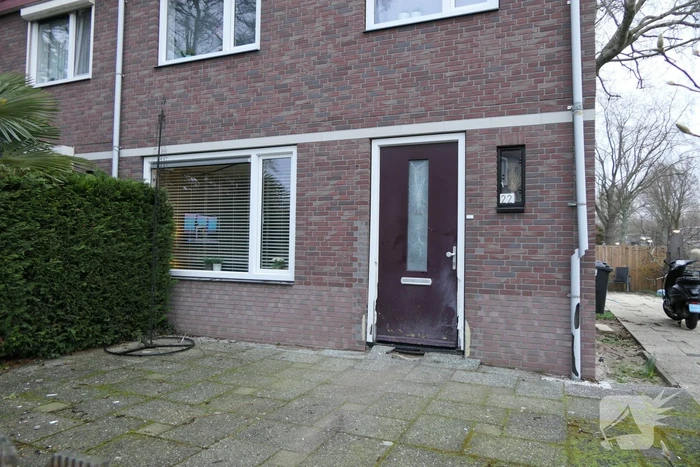 Gevel van woning beschadigd door explosie