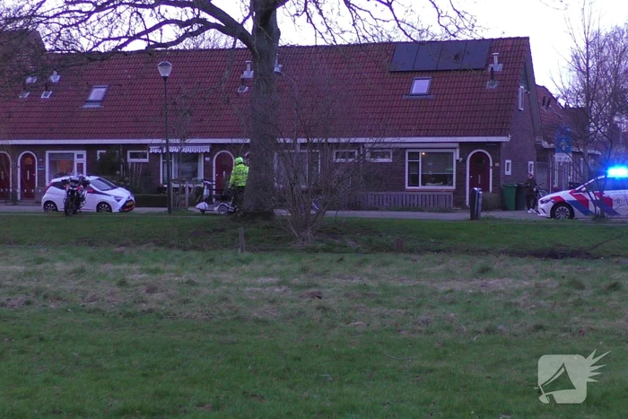 Persoon met scootmobiel te water