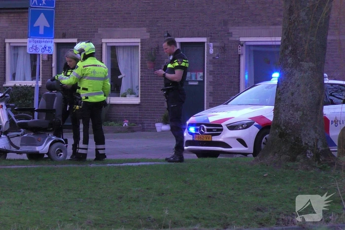 Persoon met scootmobiel te water