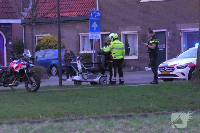 Persoon met scootmobiel te water
