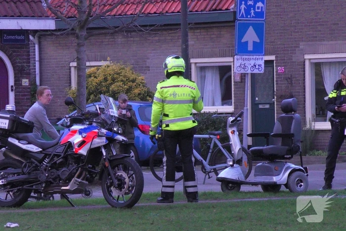 Persoon met scootmobiel te water