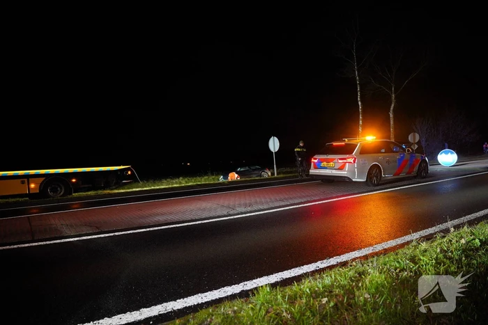Auto belandt in de greppel