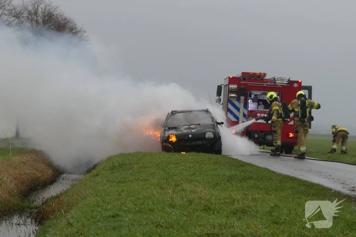 Gestolen auto volledig uitgebrand