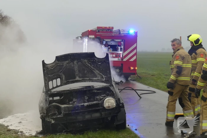 Gestolen auto volledig uitgebrand