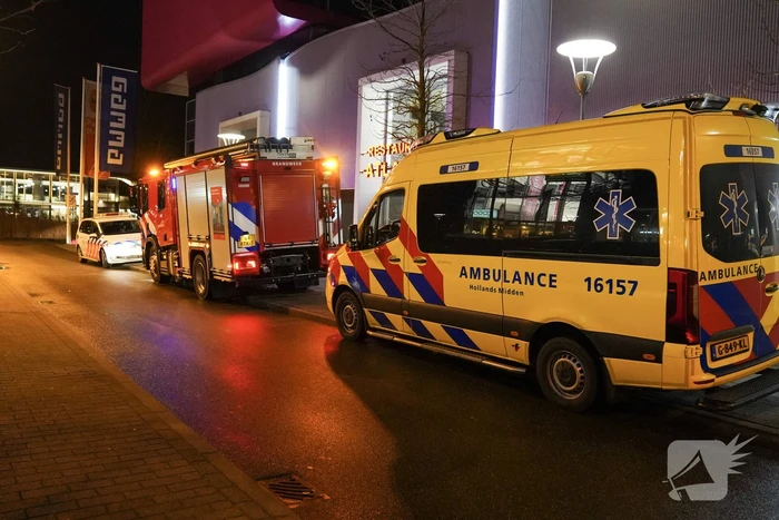 Persoon vast met hand in restaurant