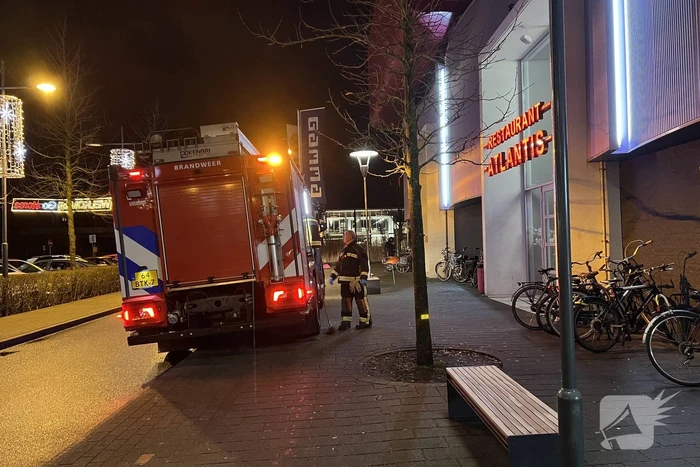 Persoon vast met hand in restaurant