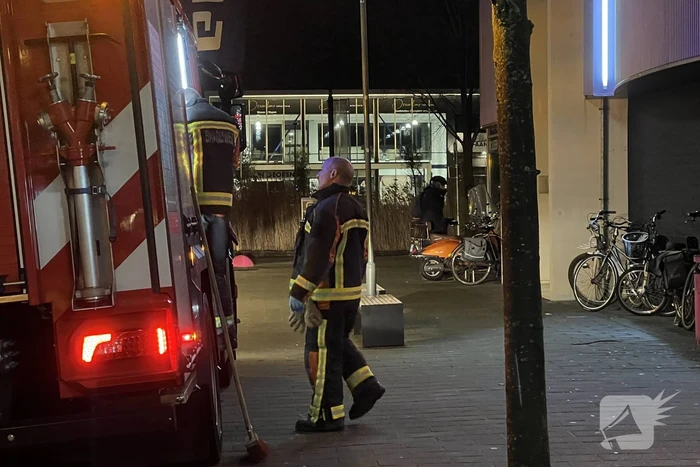 Persoon vast met hand in restaurant