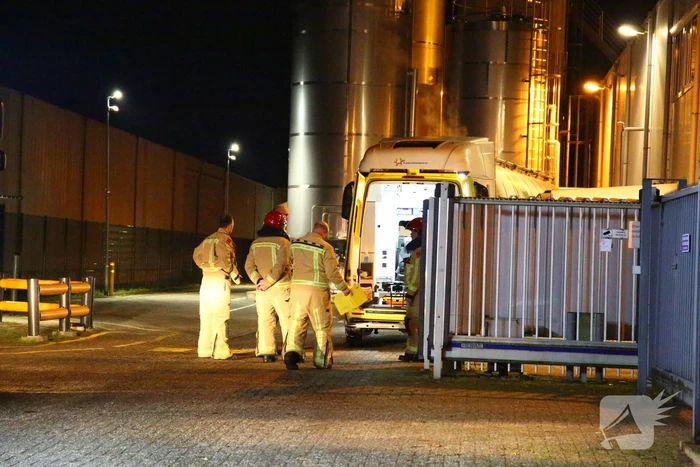 Persoon krijgt bijtende stof over zich en raakt ernstig gewond