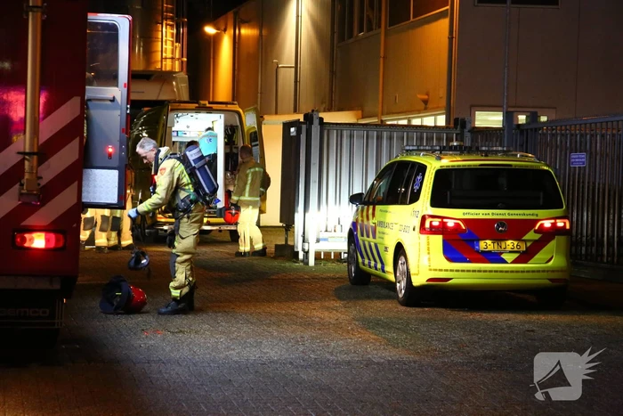 Persoon krijgt bijtende stof over zich en raakt ernstig gewond