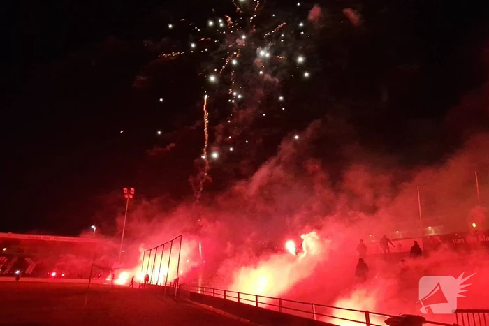 Veel vuurwerk bij laatste training voor derby