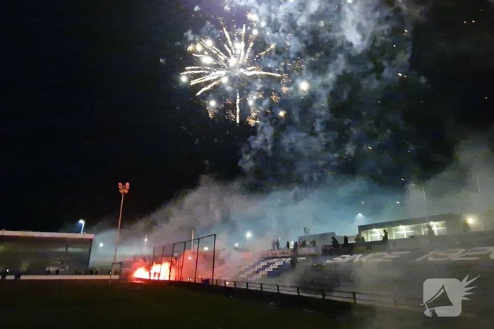 Veel vuurwerk bij laatste training voor derby