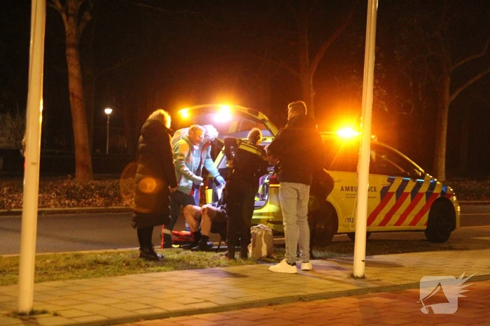 Fietser en automobilist in botsing