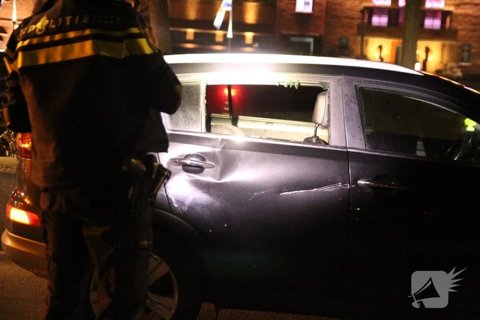 Fietser en automobilist in botsing