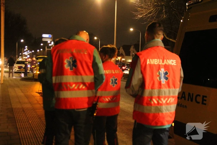 Fietser en automobilist in botsing