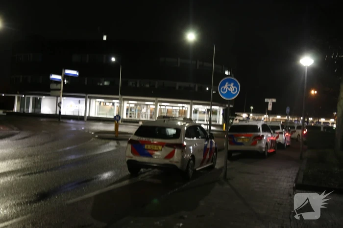 Gewonde bij steekpartij tegenover politiebureau