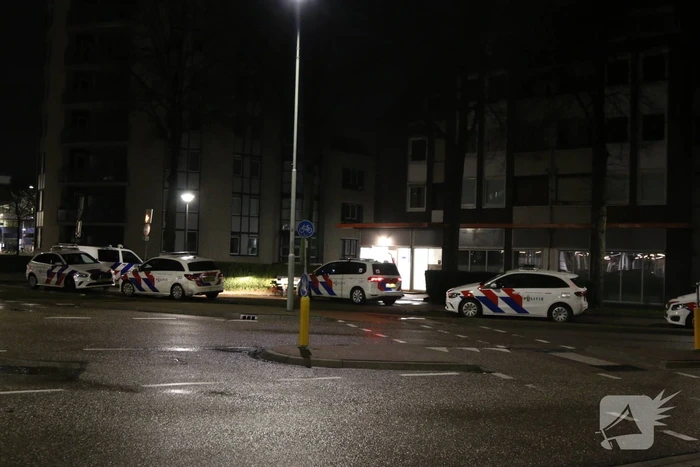 Gewonde bij steekpartij tegenover politiebureau