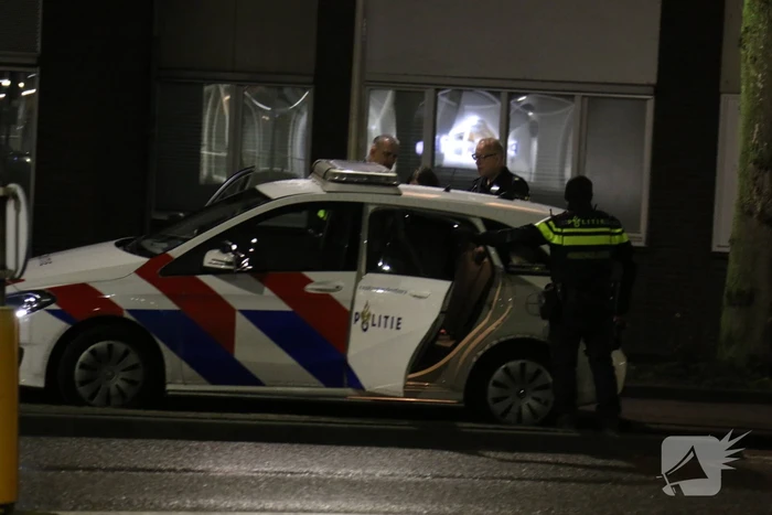 Gewonde bij steekpartij tegenover politiebureau