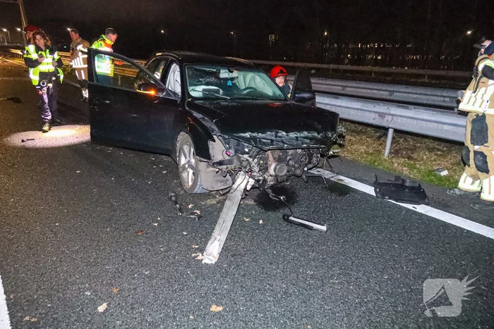 Snelweg dicht door ongeval, inzittenden op de vlucht