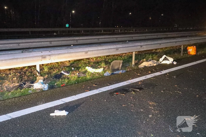 Snelweg dicht door ongeval, inzittenden op de vlucht