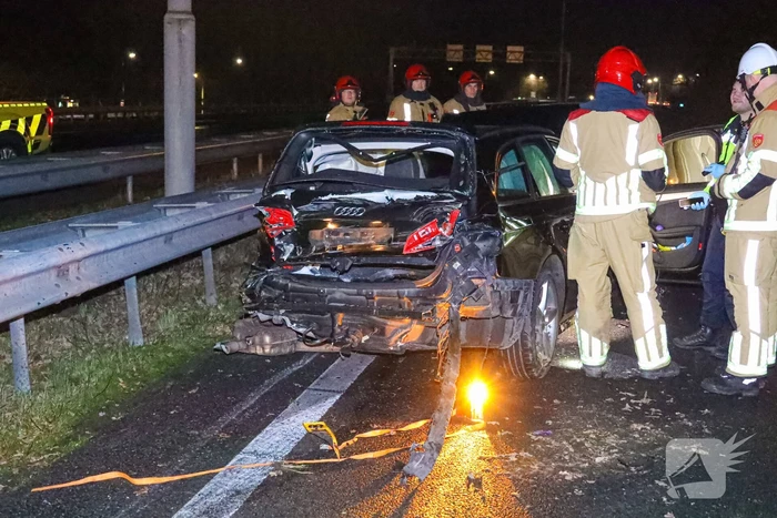 Snelweg dicht door ongeval, inzittenden op de vlucht