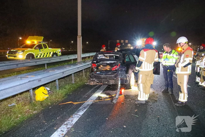 Snelweg dicht door ongeval, inzittenden op de vlucht
