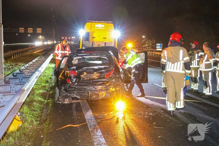 Snelweg dicht door ongeval, inzittenden op de vlucht