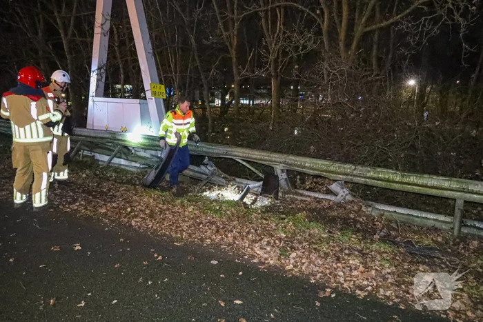 Snelweg dicht door ongeval, inzittenden op de vlucht