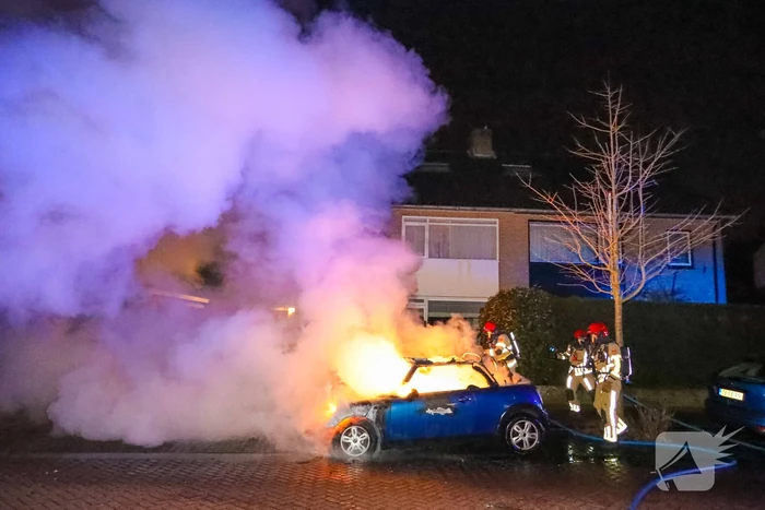 Personenwagen verwoest door brand