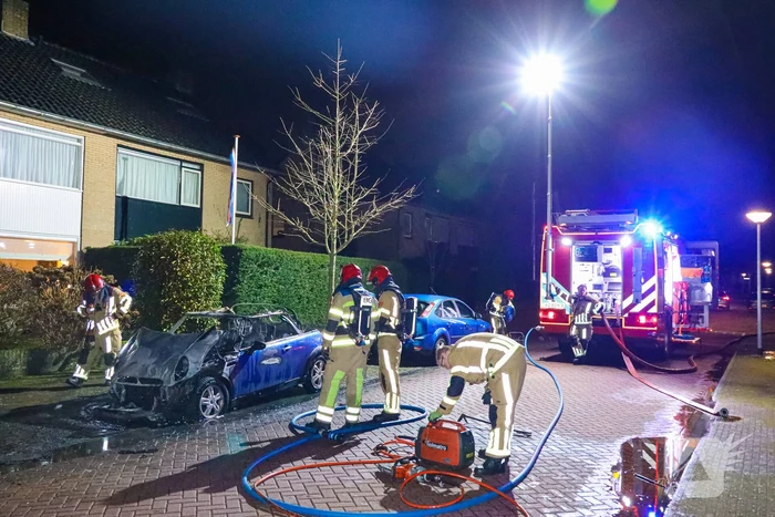 Personenwagen verwoest door brand
