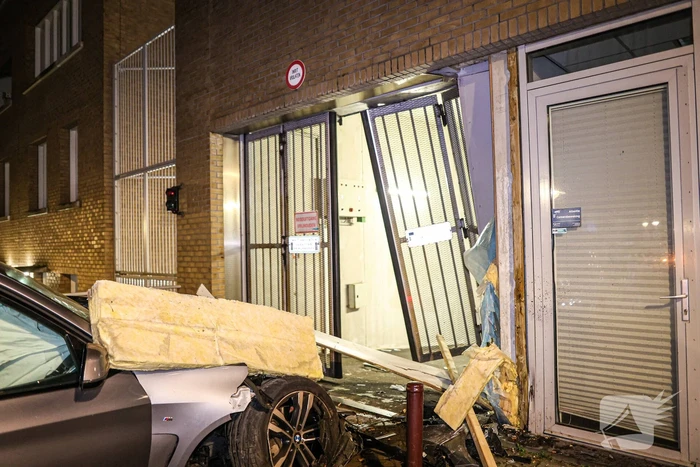 Automobilist ramt pui parkeergarage na achtervolging