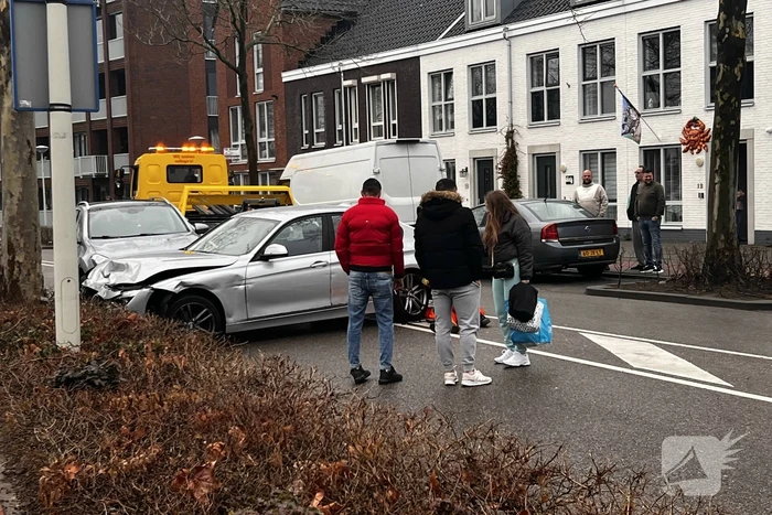Vier auto's beschadigd bij ongeval