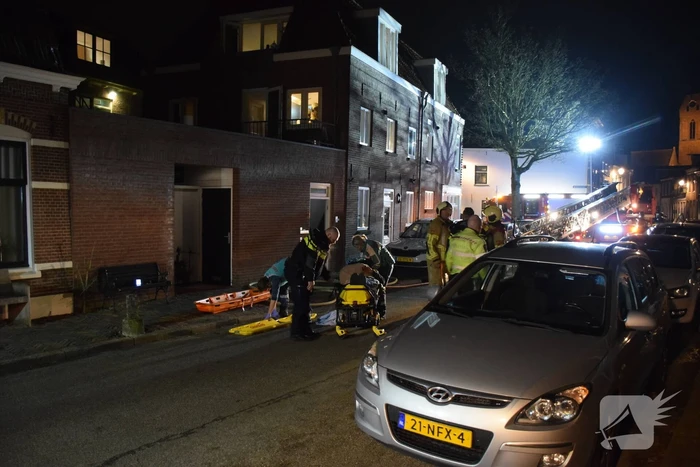 Ambulancemedewerkers ontdekken woningbrand