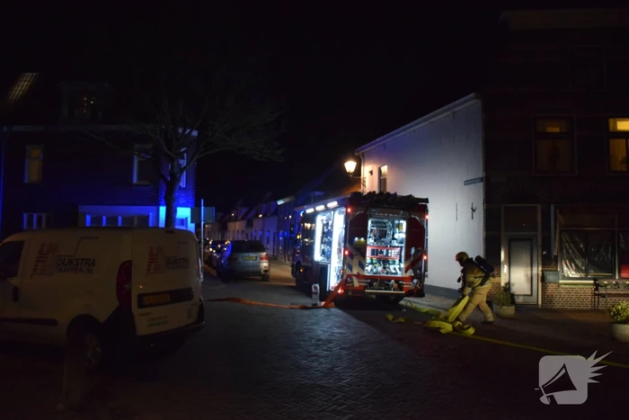 Ambulancemedewerkers ontdekken woningbrand