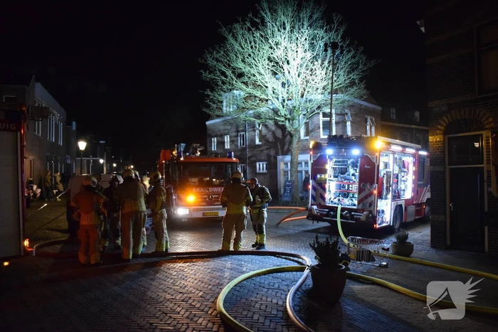 Ambulancemedewerkers ontdekken woningbrand