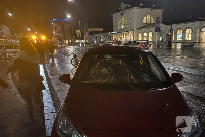 Schade na ongeval tussen auto en maaltijdbezorger