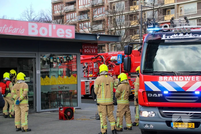 Keukenbrand in cafetaria snel onder controle