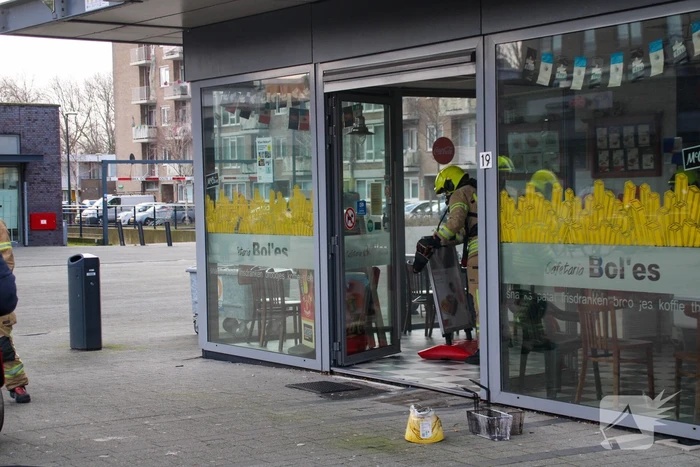 Keukenbrand in cafetaria snel onder controle