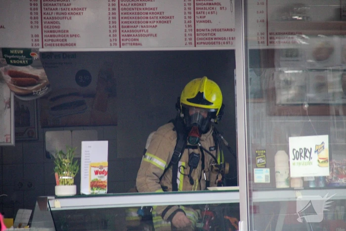 Keukenbrand in cafetaria snel onder controle