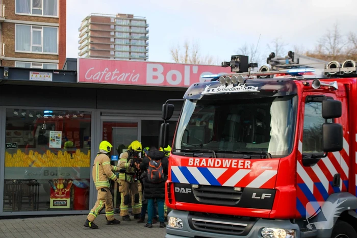 Keukenbrand in cafetaria snel onder controle