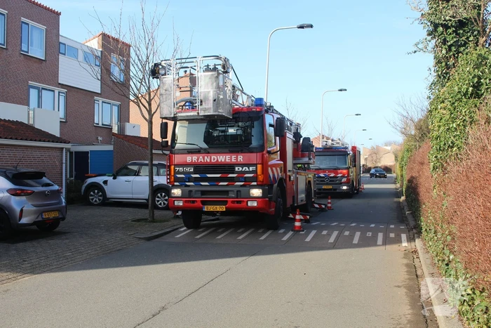 Losgeraakte schoorsteenpijp zorgt voor schade